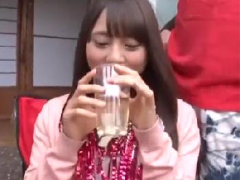 ヤリサーのハメ撮り乱交映像流出!!そこには愛らしい彼女の姿が…