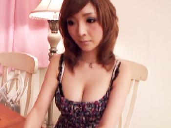 性的欲望を持て余したとても綺麗で巨乳の人妻の欲望剥き出し浮気SEX性活