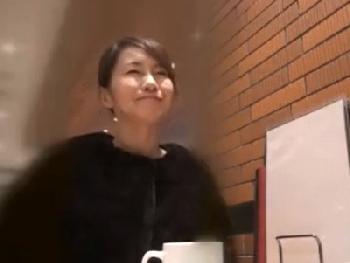 吉〇羊のような大人の色気を漂わせる熟女をナンパ!!都市の割に性に貪欲なマダムが浮気騎乗位