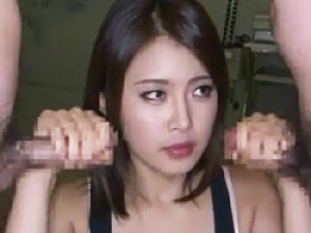 口淫と精飲が大好きな美女が次々と差し出される肉棒から何日も溜めた精液を残さず飲み干す!!