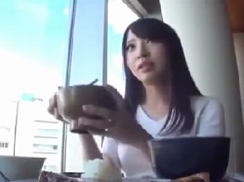 夫婦生活を壁越しに盗み聞く隣人が遂に連れ込み性的暴行