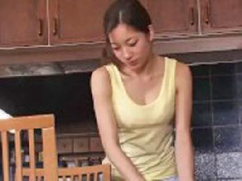 ノーブラ緩めの服の人妻をテーブルに縛り付けて婦女暴行!!