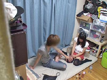 家にきてもなかなかヤラせてくれない女子大生に痺れを切らして媚薬を盛りSEX盗撮