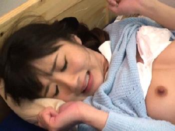 受験のストレスで家庭教師を泣くまで性的暴行膣内射精する生徒