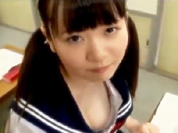 乳首露出してる巨乳女子校生は校内性的暴行されても文句は言えません