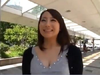 巨乳のマシュマロボディの素人美女と昼間からたっぷりディープ性交