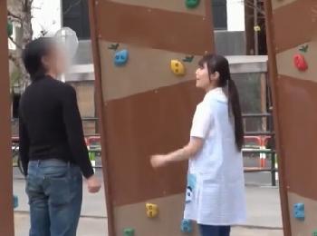 リアル保母さんを公園で確保!!園児たちには絶対見せられないコンドーム非装着の膣内射精交尾