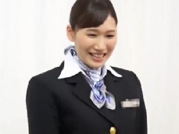 フライト終わりのキャビンアテンダントが優しく童貞を筆おろし!!