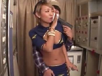 ハイジャック犯がキャビンアテンダントに騎乗位で精液を搾り取られて制裁を受ける