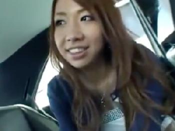 浮気旅行の宿に行く前にササッと車内射精するまで口内性交してくれる人妻