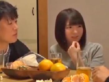 友人が寝ている隙に童顔嫁に寝取られ膣射決める