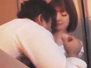 力では男子生徒に敵わずに押さえつけられ性的凌辱される女教師