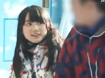 スキー旅行に来ていた優等生そうなDカップ女子がなりゆきで性交→コンドーム非装着で膣内射精に絶句