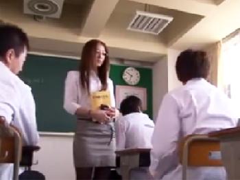 男子生徒の力に敵わず犯されてビデオをとられてしまうとても綺麗な女教師