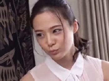 肉食系のお姉さんが年下男子に色仕掛けして筆おろし性交