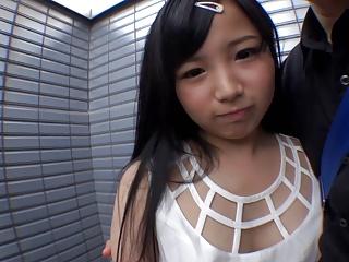 童顔少女の一心不乱にのフェラチオに興奮が止まらず口内射精!!