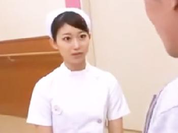排卵日でムラっと興奮な看護師さんが病院の待合室で子作りW