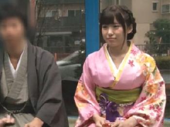 ノーブラで胸をチラつかせながらマッサージしてくれるお姉さんに勃起し本番強要