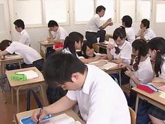 パイパン美少女が政府公認の中出し当番に抜擢!!