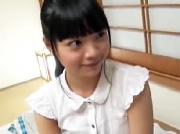 まだ毛も生えてない孫の陰毛がないワレメを使って性的欲望処理するクソ爺さん