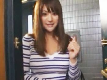 何でも要望に応えてくれる家政婦代行会社から派遣された爆乳お姉さんの献身的な性行為