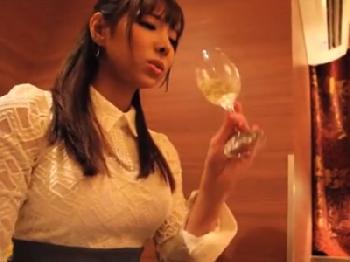 高飛車そうな美女と2人きりで楽しむハメ撮り