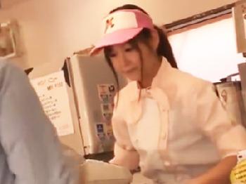 ストーカー男に目をつけられたアルバイトの美少女店員が中出し性暴行されて号泣W