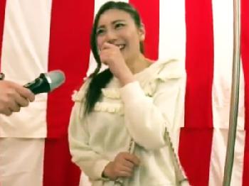 イタズラされながらクイズに挑むもタイムオーバーですぐに挿入罰ゲーム