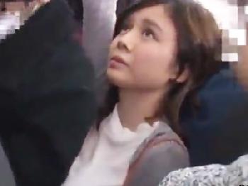 満員電車で四方八方から襲い来る魔の手に屈服する巨乳少女