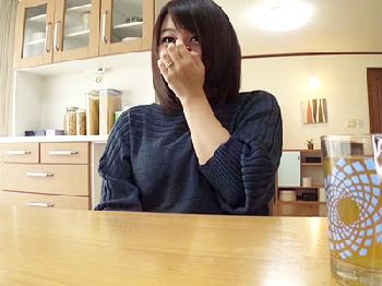 媚薬が効いて火照った身体を制御できなくなってしまった素人人妻