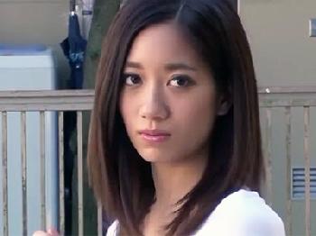 夫を会社に見送った後に近所の兄ちゃんの若いエネルギッシュペニスを楽しむ背徳人妻