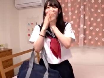 現役さとり世代のマイペース女子校生が回りの流れに抗えずにAV出演