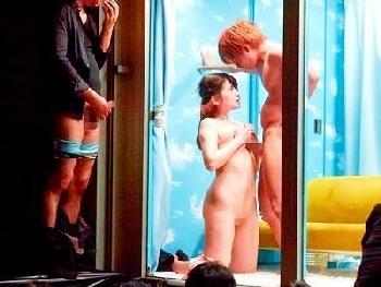 全く外から見られているなんて思っていない学生時代のマドンナが同級生の前でW