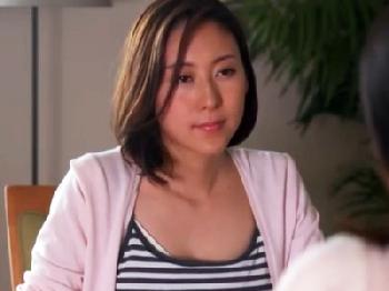 刺激のない生活にうんざりしてた巨乳人妻が性的凌辱されるもまんざらでもない様子で感じる