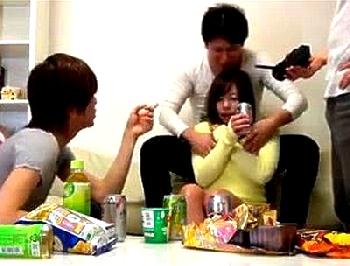 宅飲みからの乱交までを全て撮られた素人たち!!乱交発展してアヘアヘ絶頂