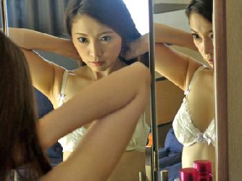 世間知らずさをつけ込まれ勤務先で上司に流され寝取られる清楚人妻