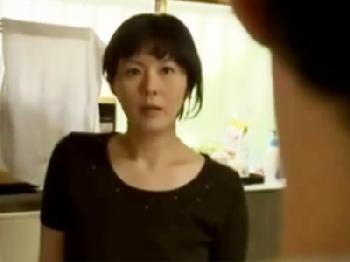 義理息子に力ずくで犯される美魔女