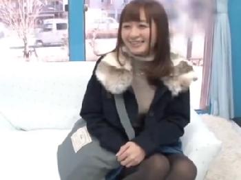 ナンパされてマジックミラー号に乗車した保育士が母性本能筆おろし2