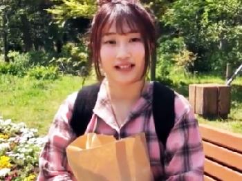 生で性行為がしてみたいという隠れ巨乳の女子大生がで計10発の人生初めてコンドーム未装着の性行為