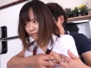 登校前なのに女子校生娘の陰毛がないワレメに気の済むまで種付けする父親W