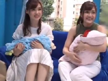 子持ち人妻二人組が仲良くマジックミラー号に乗車→他人棒と複数人での性行為