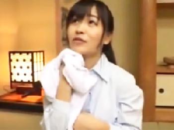 童顔の美少女性会社員が中年上司と背中を流し合った結果がお察しの通り