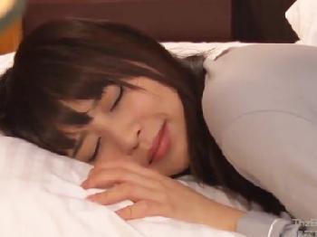 先輩女性社員が可愛すぎたので夜這いしたら受け入れてくれたなんという僥倖