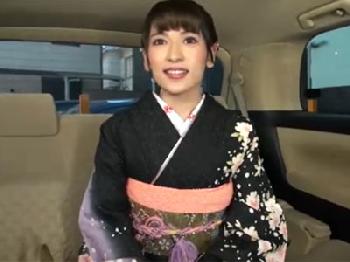 成人式を終えたばかりの和装美少女をお持ち帰り→避妊具未装着で膣内射精