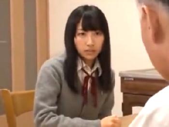 嫁の連れ子の女子校生姉妹とSEXし放題なハゲ親父