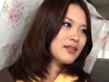 でか乳主婦がお金の為にカメラ前でパイズリ抜きしてくれる