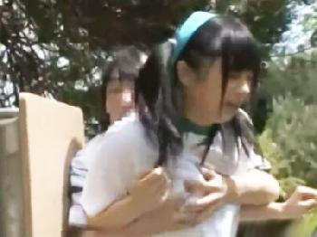 体育祭の最中に起きた悲劇!!未発達ボディにムラっときた変態に茂みで犯される女子校生美少女