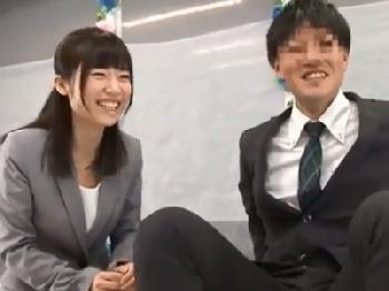 お金の誘惑に負けて部下の中出し精液を受け入れる先輩女性社員