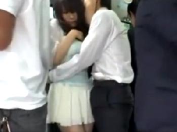 爆乳ギャルをバス内で公開婦女暴行!!周りの客も見ないと見せかけて恍惚発射