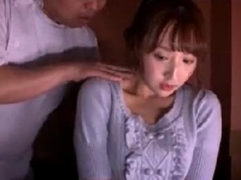 悪徳きわどいマッサージとわかっていても快楽に溺れる美麗な人妻